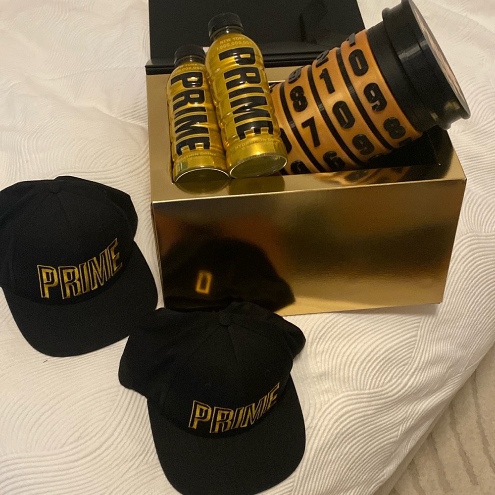 Logan Paul PRIME GOLD 1 billion drink & hat